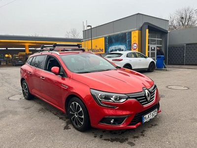 Rot Gebraucht 2017 Renault Mégane IV Bose Edition Limousine | 8.500 € (Fairer Preis)