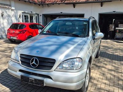 Usata Mercedes ML320 218 CV (160 kW) 2000 Grigio SUV