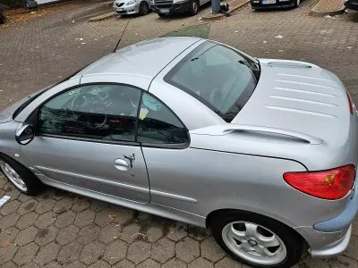 Gebraucht Peugeot 206 CC 109 PS (80 kW) 2006 Silber Cabrio