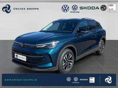 Neu VW Tiguan 150 PS (110 kW) 2026 Nightshade blue metallic SUV