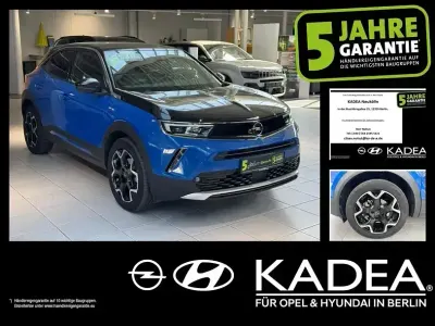 Gebraucht Opel Mokka-e Ultimate 100 kW (136 PS) 2023 Perl blau/voltaik blau (metallic) SUV