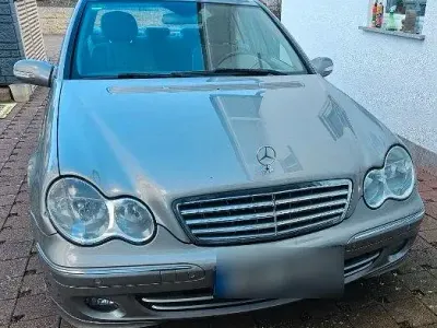 Używany Mercedes C230 204 KM (150 kW) 2005 Brązowy Sedan/Limuzyna