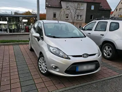 Gebraucht Ford Fiesta 68 PS (50 kW) 2012 Grau Kleinwagen