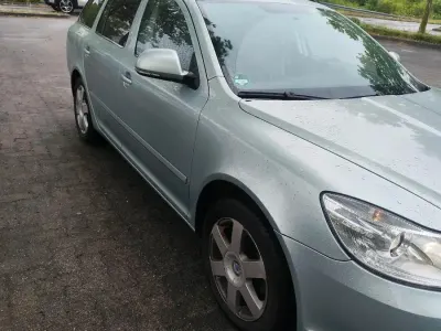 Gebraucht Skoda Octavia 122 PS (89 kW) 2009 Grün Kombi
