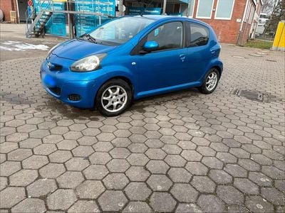 Gebraucht Toyota Aygo 68 PS (50 kW) 2010 Blau Kleinwagen