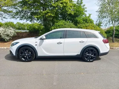 Gebraucht Opel Insignia Country Tourer OPC 194 PS (142 kW) 2015 Weiß Kombi