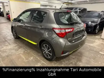 Brugt Toyota Yaris Team 111 HK (81 kW) 2018 Grå Sedan