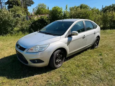 Usado Ford Focus 90 CV (66 kW) 2011 Plateado Berlina