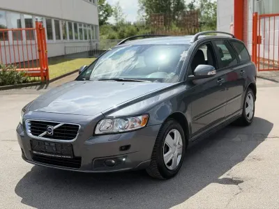 Używany Volvo V50 Momentum 145 KM (106 kW) 2009 Szary Kombi