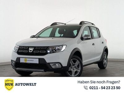Gebraucht Dacia Sandero Celebration 90 PS (66 kW) 2017 Gletscherweiss Kleinwagen
