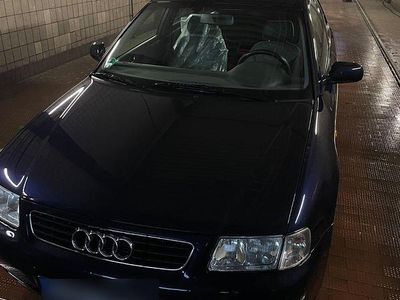 Gebraucht Audi A3 Ambiente 101 PS (74 kW) 1998 Blau Kleinwagen