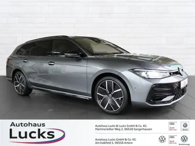 Gebraucht VW Passat R-line 193 PS (141 kW) 2024 Grau (diabasgrau metallic grenadillschwarz metallic) Kombi