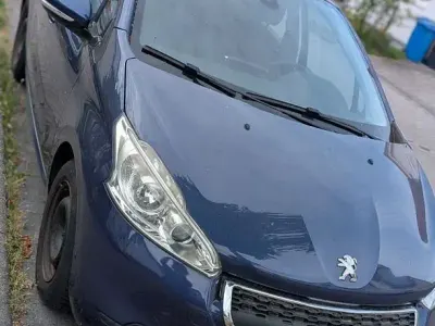 Gebraucht Peugeot 208 Active 92 PS (67 kW) 2014 Blau Kleinwagen