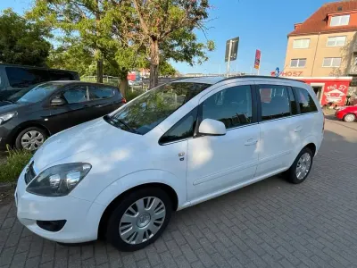 Gebraucht Opel Zafira 149 PS (109 kW) 2009 Weiß Van / Kleinbus