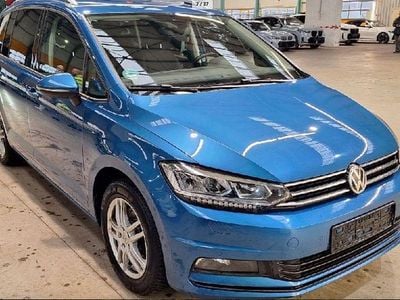 Gebraucht VW Touran Comfortline 150 PS (110 kW) 2020 Blau Van / Kleinbus