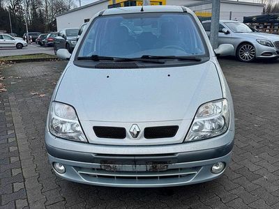 Silber Gebraucht 2002 Renault Mégane Limousine | 2.000 € (Etwas zu teuer)