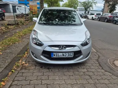Gebraucht Hyundai ix20 Passion 125 PS (91 kW) 2012 Silber met. Kleinwagen