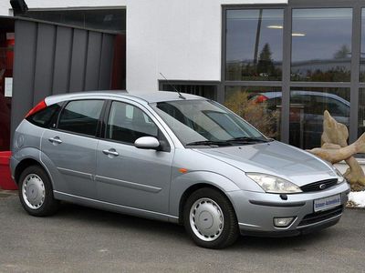 Grau Gebraucht 2004 Ford Focus Ghia Limousine | 3.800 €