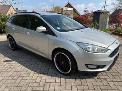 Gebraucht Ford Focus Titanium 125 PS (91 kW) 2015 Silber Limousine