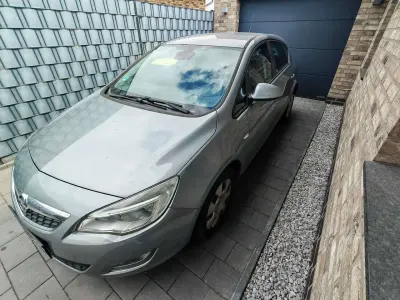Gebraucht Opel Astra Edition 101 PS (74 kW) 2010 Grau Limousine