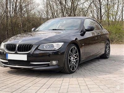 Gebraucht BMW 318 Sport Line 143 PS (105 kW) 2012 Schwarz Coupé