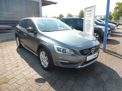 Gebraucht Volvo V60 CC Momentum 190 PS (139 kW) 2015 Grau Kombi