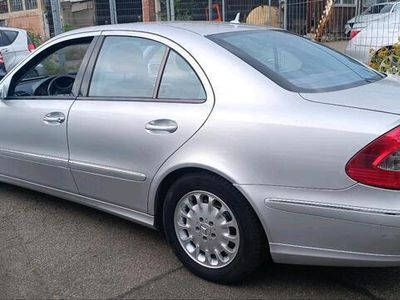 Mercedes E200