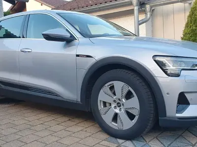 Gebraucht Audi e-tron 230 kW (313 PS) 2021 Silber SUV