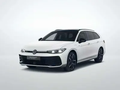 Gebraucht VW Passat R-line 272 PS (200 kW) 2025 Oryxweiß perlmutteffekt Kombi