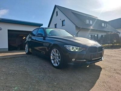 Gebraucht BMW 320 Sport Line 184 PS (135 kW) 2012 Schwarz Limousine