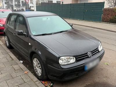 Schwarz Gebraucht 2002 VW Golf Limousine | 1.450 € (Fairer Preis)