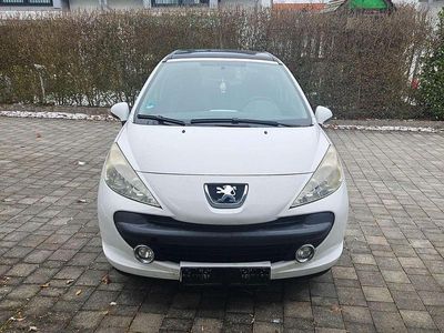 Gebraucht Peugeot 207 Urban Move 95 PS (69 kW) 2009 Weiß Limousine