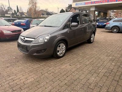 Grau Gebraucht 2011 Opel Zafira Design Edition Van / Kleinbus | 7.390 € (Etwas zu teuer)