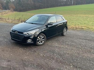 Gebraucht Hyundai i20 84 PS (61 kW) 2020 Schwarz Kleinwagen