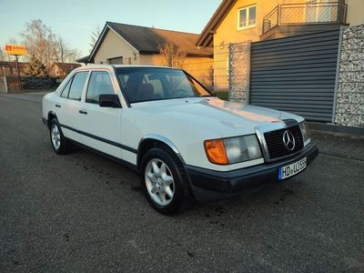 Weiß Gebraucht 1989 Mercedes 200 Limousine | 3.299 €