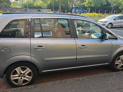 Gebraucht Opel Zafira 116 PS (85 kW) 2011 Grau Van / Kleinbus