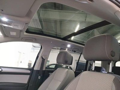 Blau Gebraucht 2024 VW Touran Comfortline Van / Kleinbus | 31.333 € (Fairer Preis)