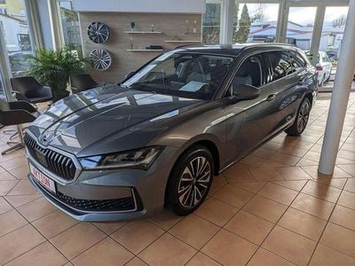 Neu Skoda Superb Selection 150 PS (110 kW) 2026 Graphitegrau metallic Kombi