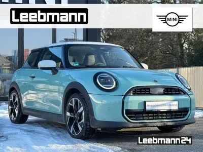 Usado Mini Cooper Classic 156 HP (114 kW) 2024 Verde Citadino