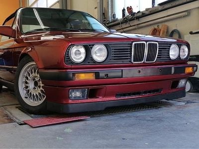 Rot Gebraucht 1996 BMW 325 Cabriolet Cabrio | 21.550 €