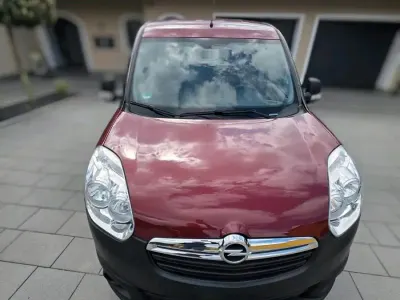 Używany Opel Combo 109 KM (80 kW) 2017 Czerwony Minivan