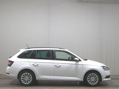 Weiss Gebraucht 2022 Skoda Fabia Ambition Kombi | 11.480 € (Superpreis)