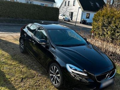Gebraucht Volvo V40 122 PS (89 kW) 2019 Schwarz Limousine