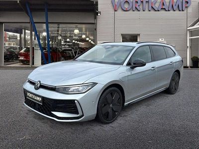 Begagnad VW Passat Style 272 HK (200 kW) 2024 Silver Kombi