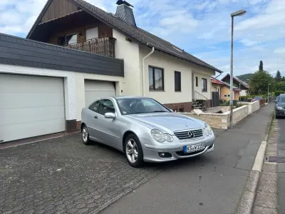 Używany Mercedes C200 163 KM (119 kW) 2006 Srebrny Coupe