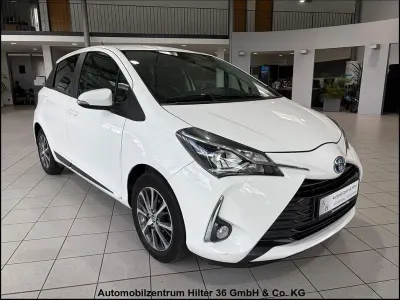 Gebraucht Toyota Yaris Club 75 PS (55 kW) 2020 Weiß Limousine