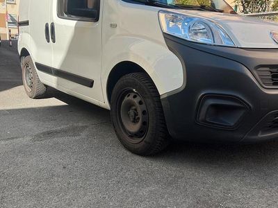 Gebraucht Fiat Fiorino 78 PS (57 kW) 2018 Weiß Van / Kleinbus