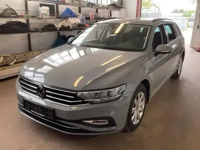 Gebraucht VW Passat Business 150 PS (110 kW) 2023 Moonstone gray Kombi