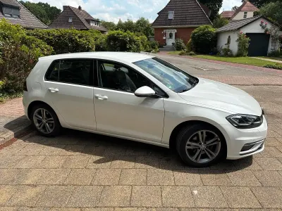 Gebraucht VW Golf VII Highline 125 PS (91 kW) 2017 Weiß Limousine