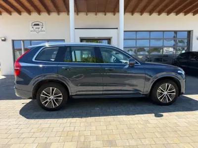 Gebraucht Volvo XC90 Momentum 235 PS (172 kW) 2020 Blau SUV